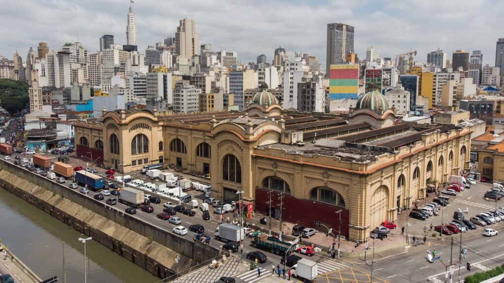 Imagem mostra  o mercadão que é um dos melhores lugares para passeio em sp