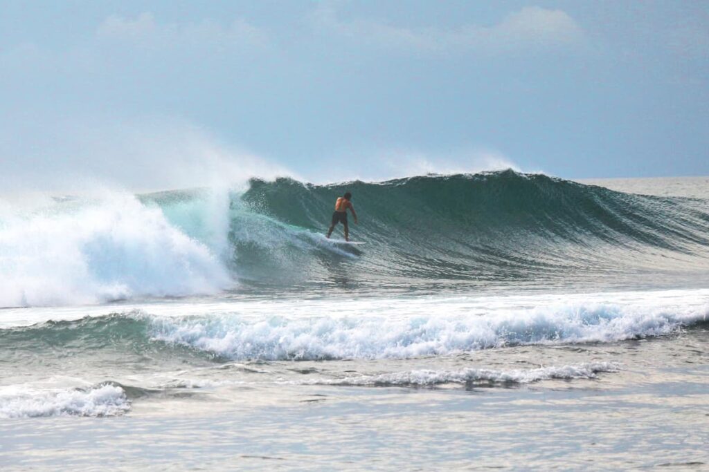 Imagem mostra surf em maresias SP