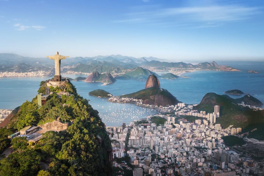 Imagem mostra Cristo Redentor e Corcovado, no Rio de Janeiro.