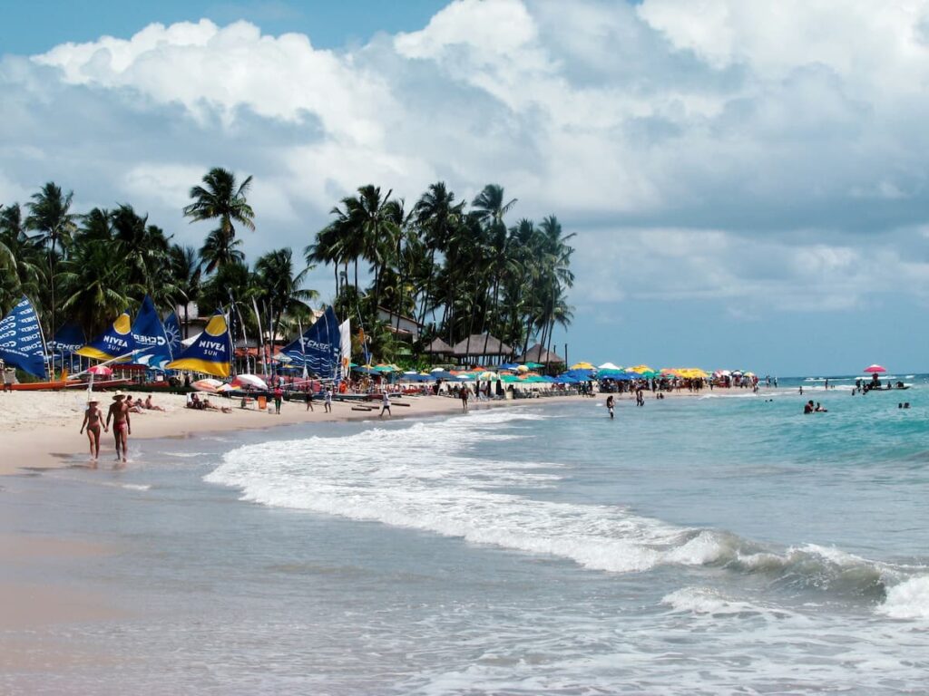Imagem mostra belíssima praia em Pernambuco.