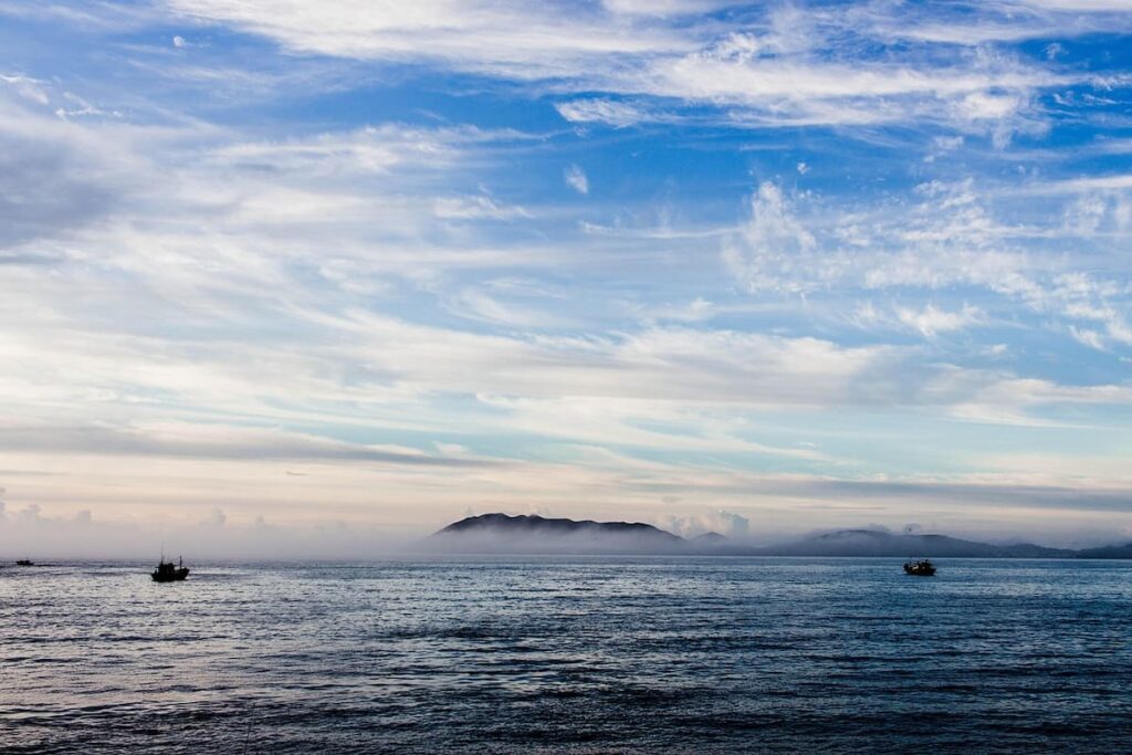 Imagem mostra Praia do Forte em Cabo Frio.