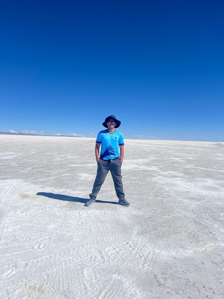 Imagem mostra enorme deserto de sal na Bolívia.